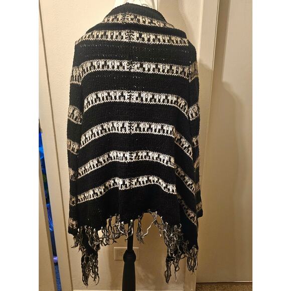 Billabong Black White Grey Striped Knit Shawl Cardigan Poncho Wrap Fringed M/L - Picture 4 of 11